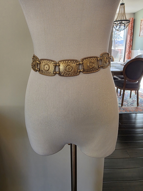 New York Studio Accessories - Vintage New York Studio Made in Korea Medallion Gold Metal Belt Adjustable Artsy